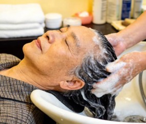 半岛体育官方入口-洗头可能影响寿命？医生提醒：60岁以后，牢记洗头“5不要”